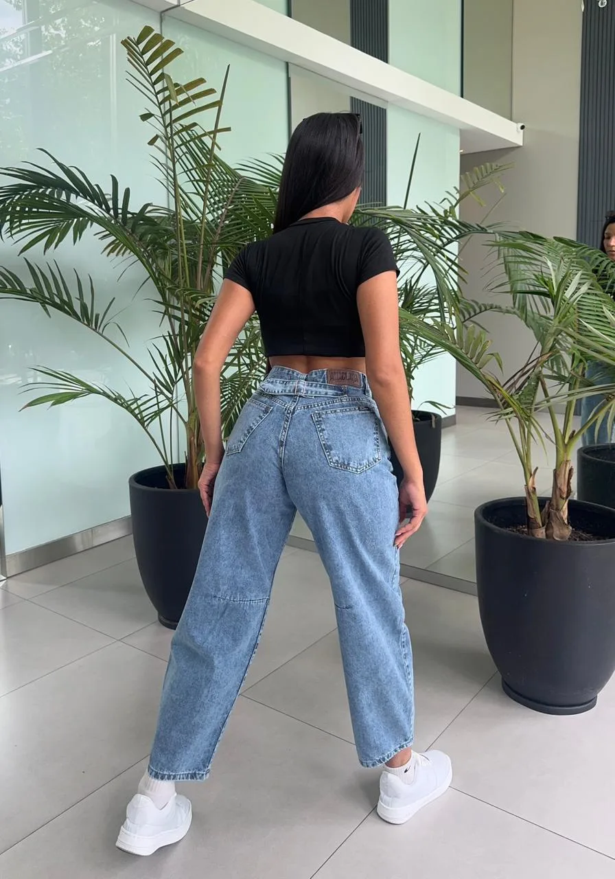 Alternative view of BAGGY NEVADO